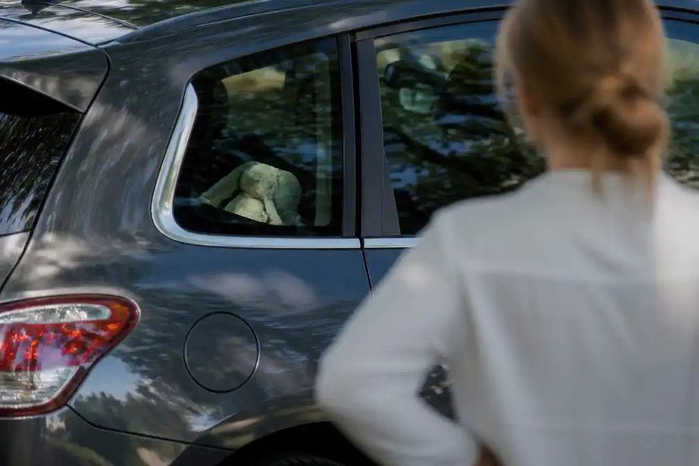 Meisje (1,5) overleden in Bertem nadat ouder haar in auto vergat; neuroloog: het kan iedereen overkomen
