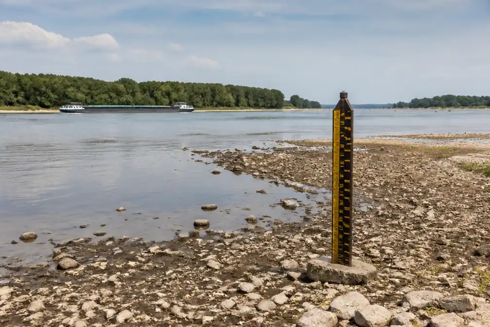 Waterpeil Rijn bij Lobith op laagste punt ooit: 6,10 meter door droogte