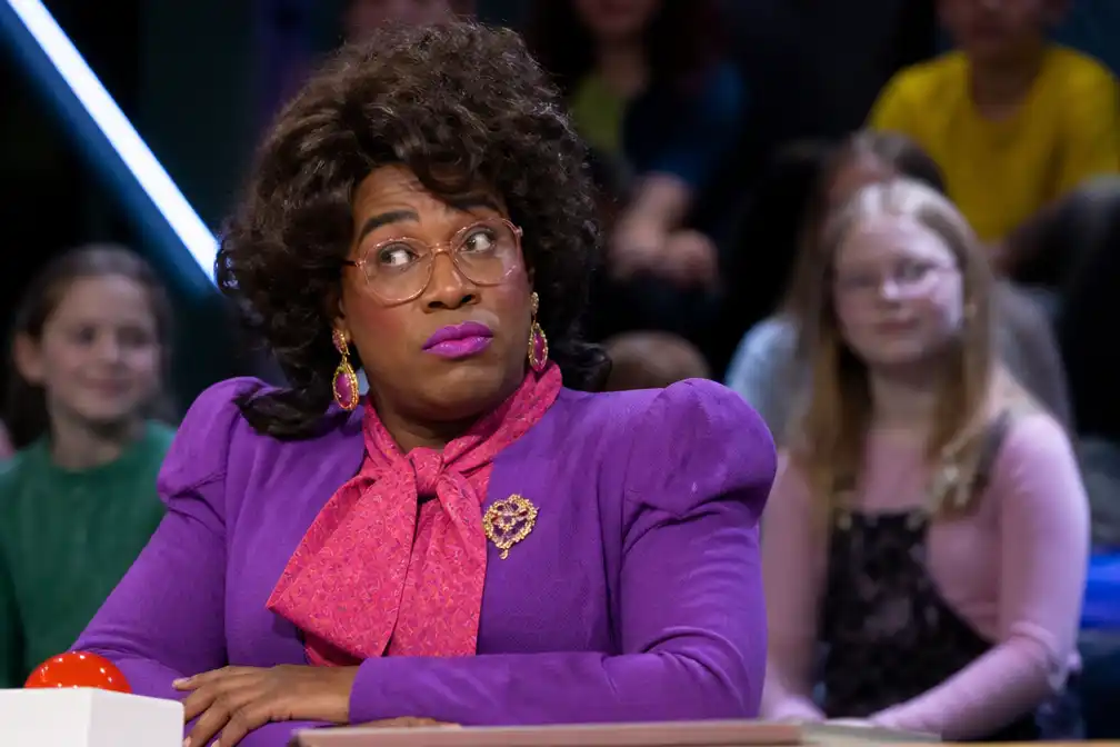 AvroTros verdedigt Hopi snelle show Jandino Asporaat na grappen over gewicht kind