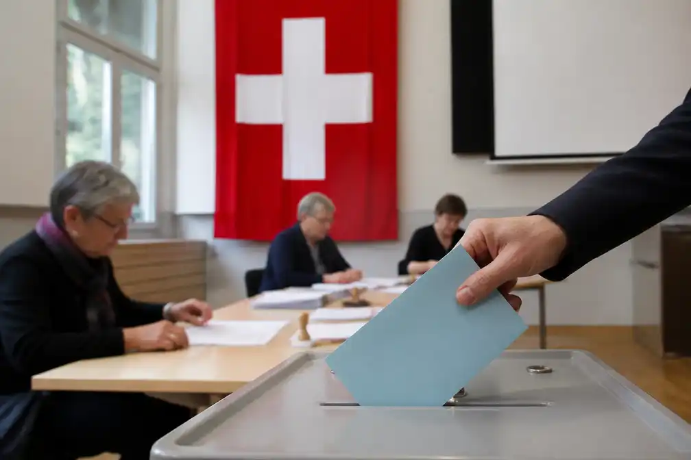 Zwitsers verwerpen plan voor striktere neutraliteit in de grondwet