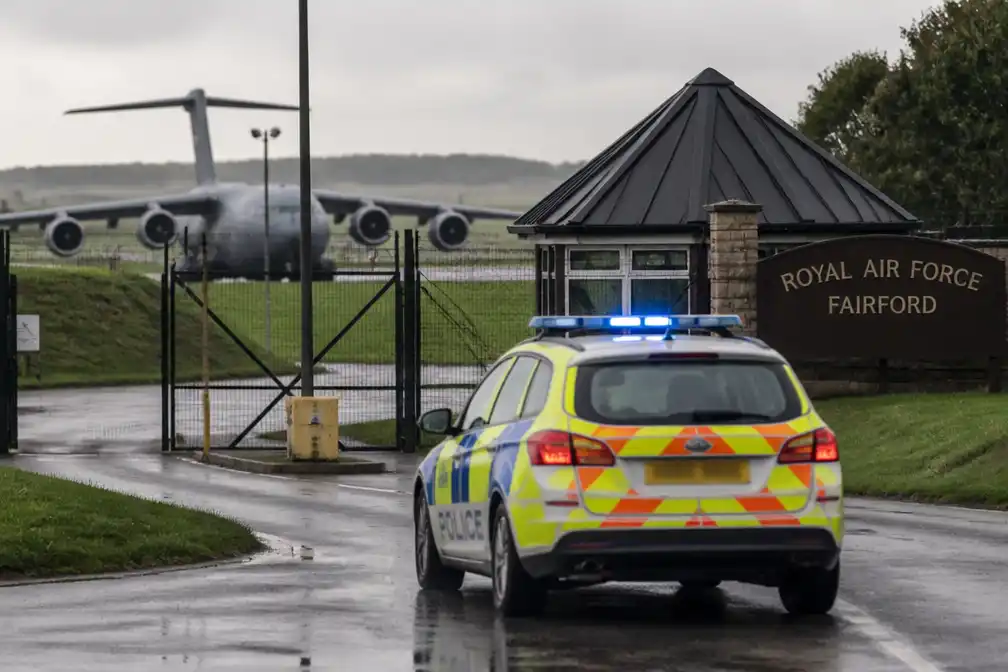 Vijf arrestaties na vondst explosieven bij RAF Fairford