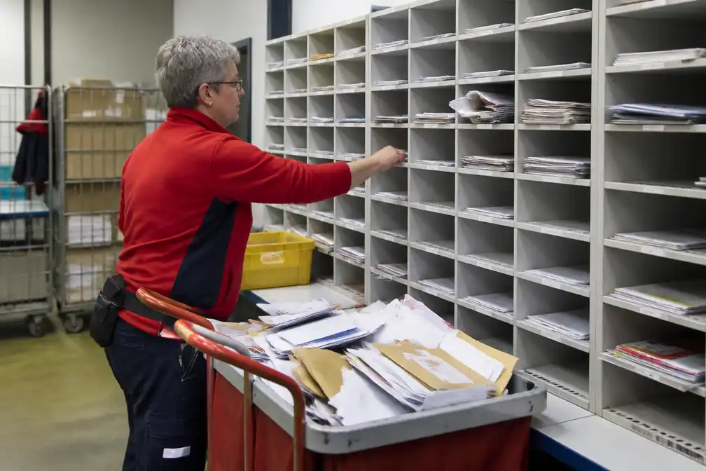 Postbodes in Herne halen post voortaan op in sorteercentrum Geraardsbergen