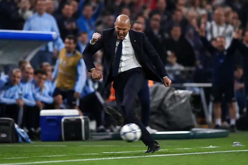 Zidane gaat uit zijn dak na late winnende goal van Olise voor Frankrijk tegen België