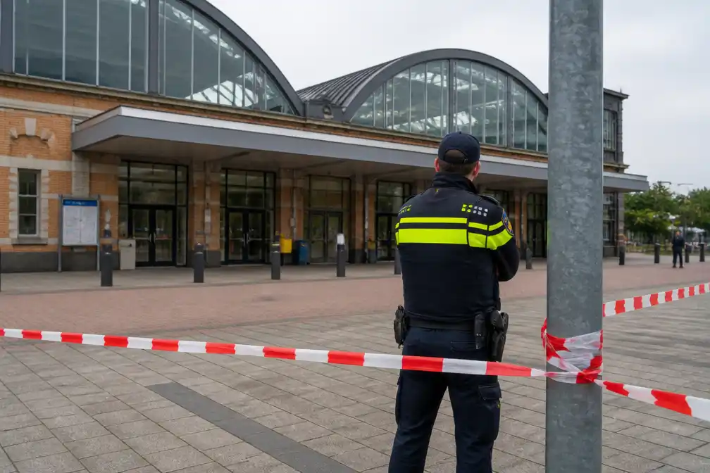 Stations deels ontruimd om verdachte voorwerpen, geen treinen van en naar Haarlem
