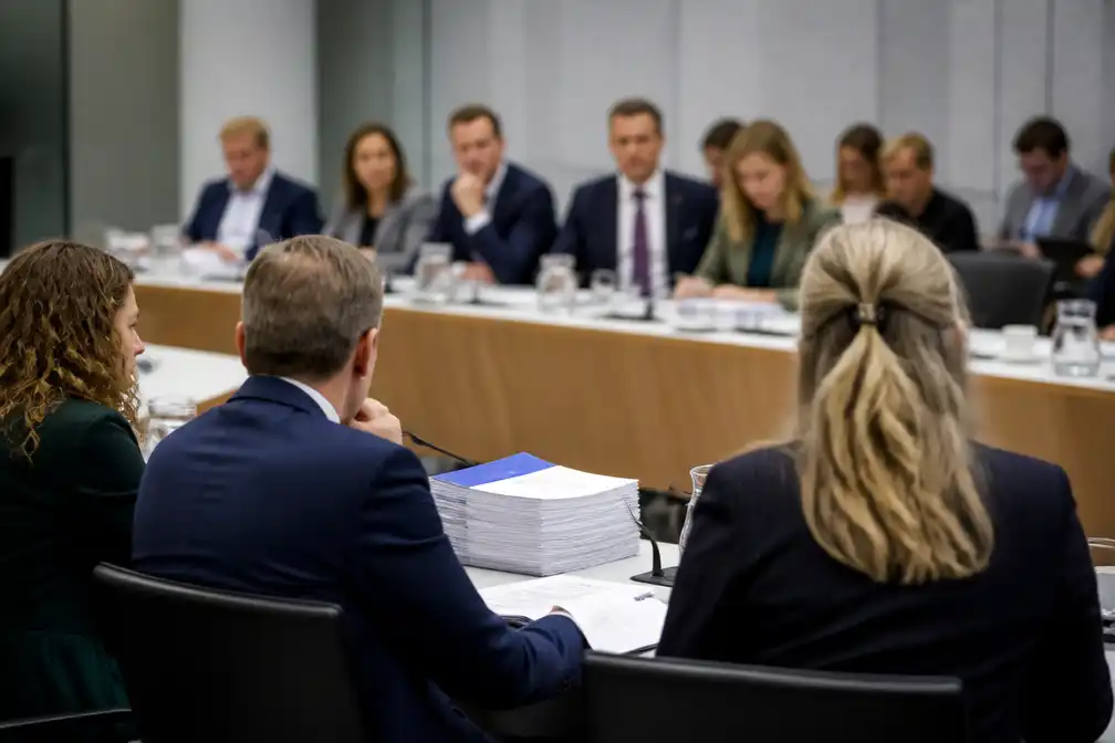 Kabinet schrapt bezuinigingen op AOW, WIA en WW in bod aan oppositie