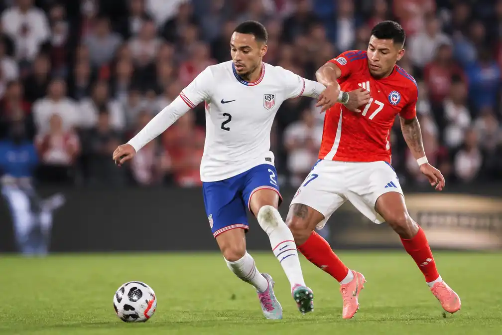 PSV'er Sergiño Dest geeft assist bij 4-2 zege van VS op Chili