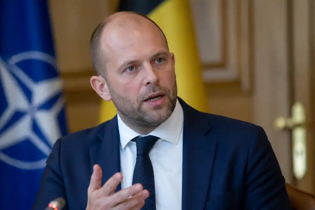 Francken dringt aan op snellere luchtverdediging en noemt NAVO-lijst achterhaald