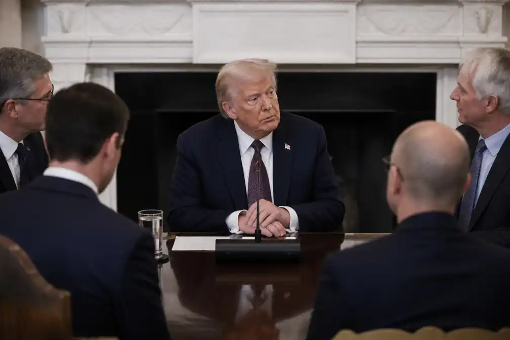 Techbedrijven sluiten vrijwillig akkoord met Trump over zelfregulering van AI