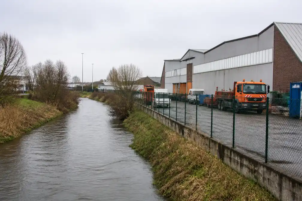 Nieuw stadsmagazijn Tienen half jaar vertraging door waterproblematiek