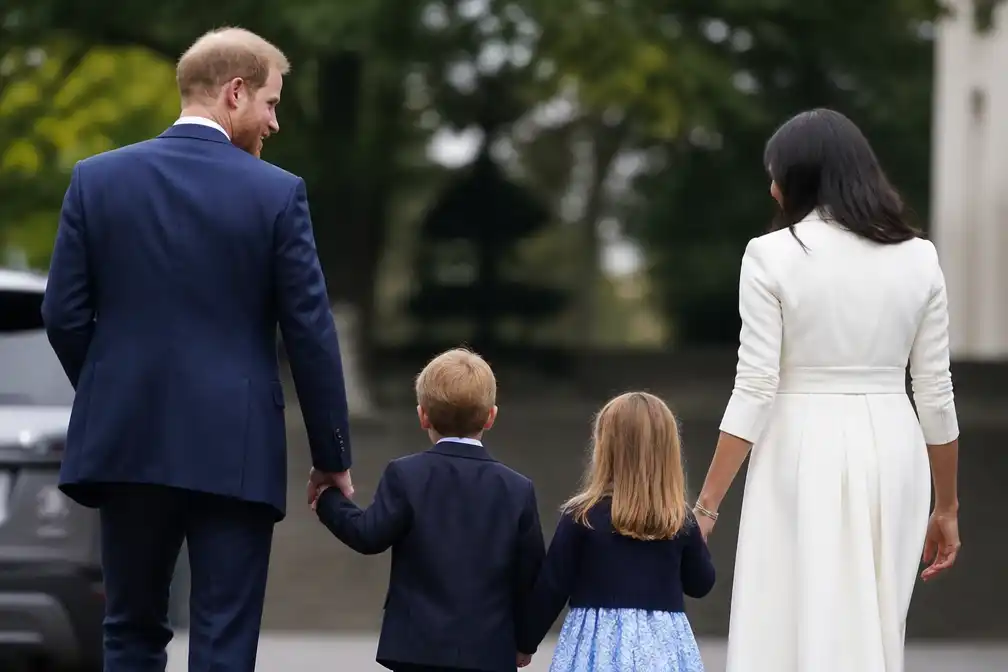 Harry en Meghan veroordelen 'roekeloze inbreuk' bij school van hun kinderen