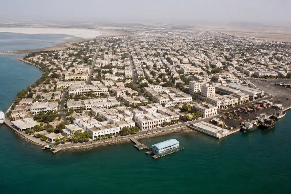 Burgemeester van Frans dorp blijft aan terwijl hij in Djibouti woont, 5.000 kilometer verderop