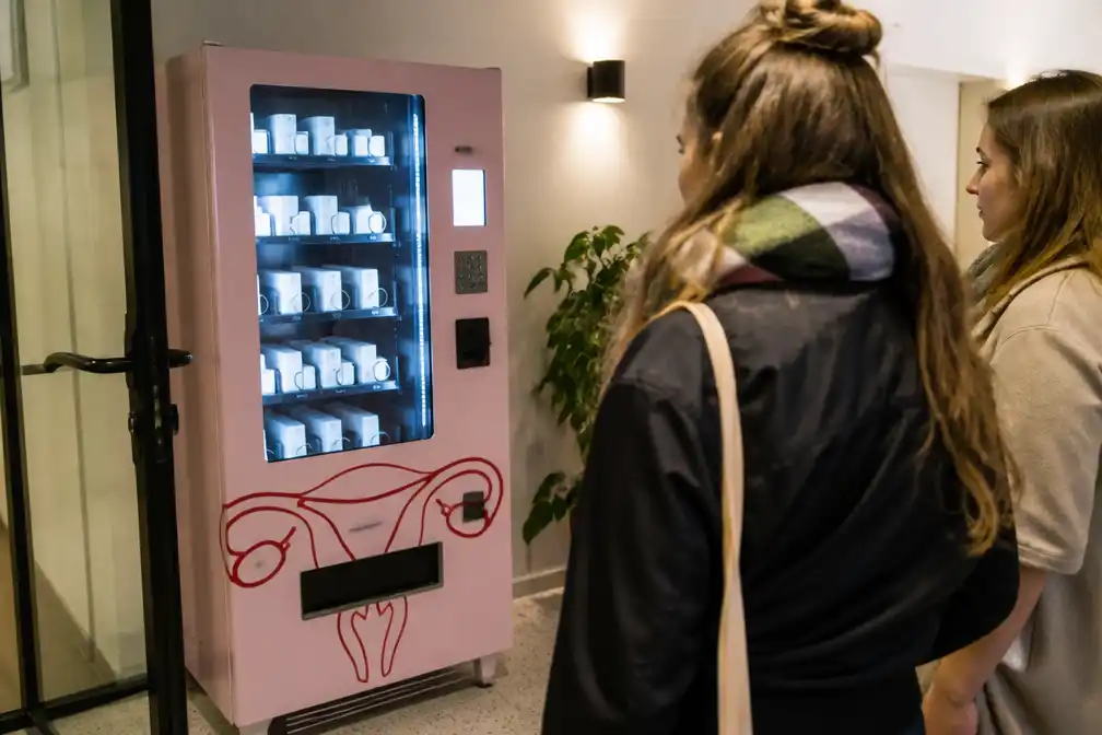 Activisten openen eerste abortuspillenautomaat ter wereld in Warschau