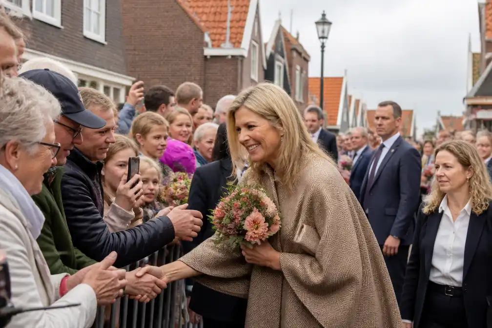 Koningin Máxima warm onthaald in vissersdorp Urk