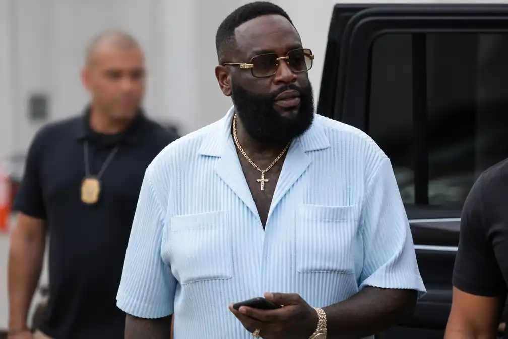 Rick Ross gearresteerd in Miami Beach wegens huiselijk geweld en wurging