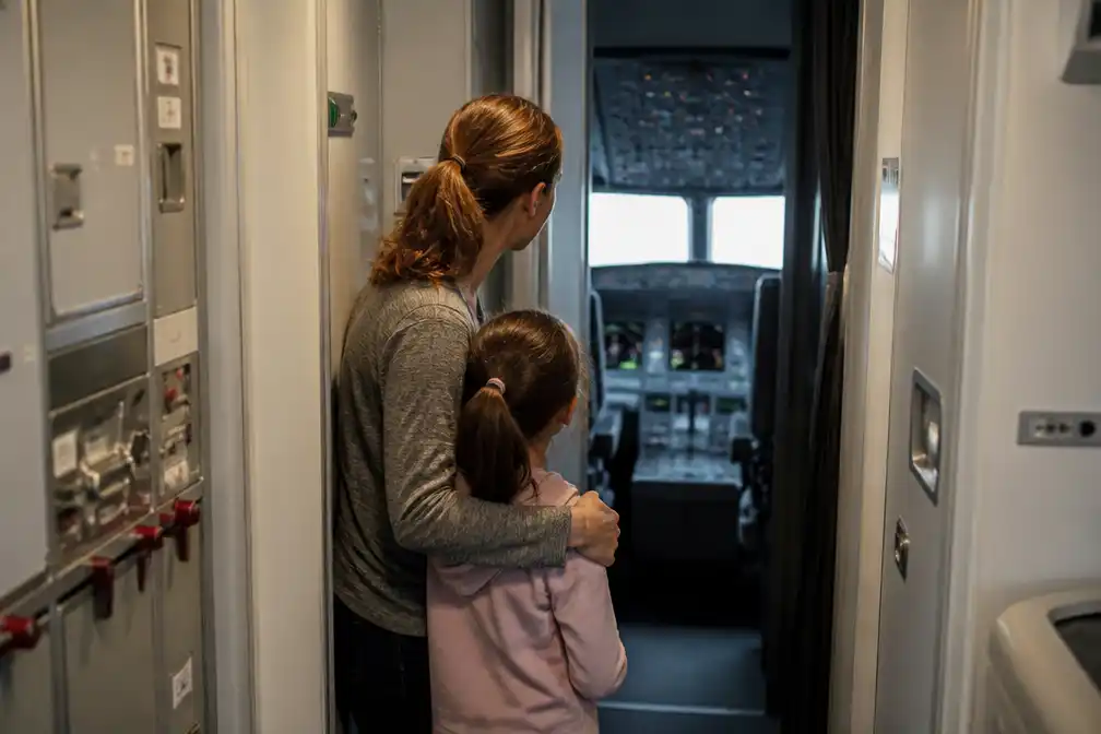 Meisje (6) en moeder sloegen alarm nadat cockpitdeur openging op vlucht Dubai-Tel Aviv