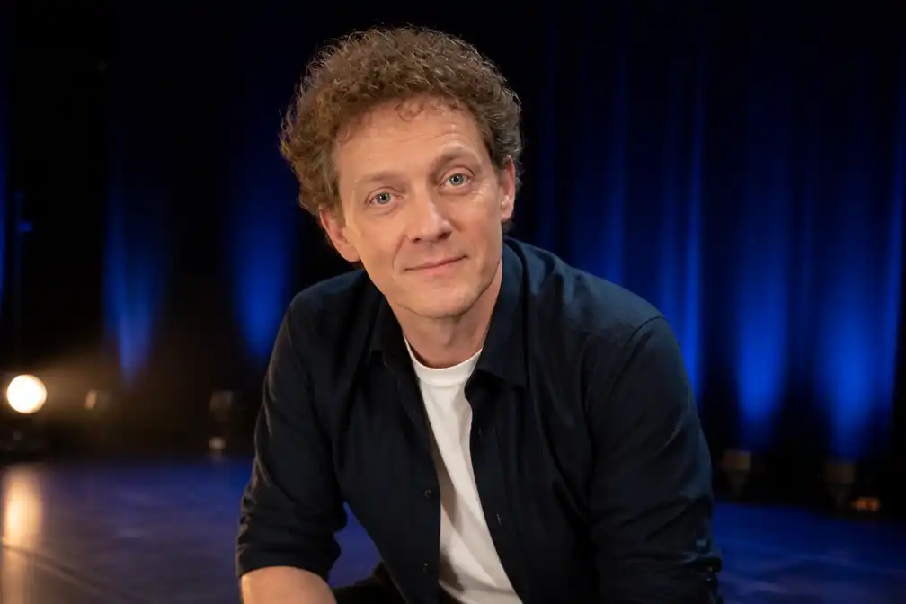 Cabaretier Jochem Myjer biedt excuses aan aan fans die misgrijpen op kaarten