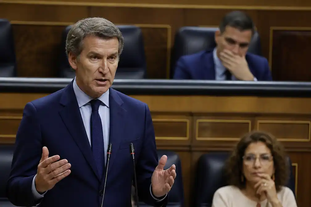 Spaanse oppositieleider Feijóo eist verkiezingen na nederlaag Sánchez
