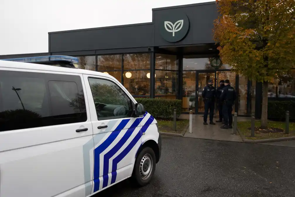 Man met mes overmeesterd in Lunch Garden in Borsbeek, één lichtgewonde