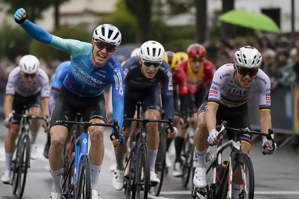 Paul Lapeira wint Coppa Agostoni, wereldkampioen Brandon McNulty grijpt naast zege