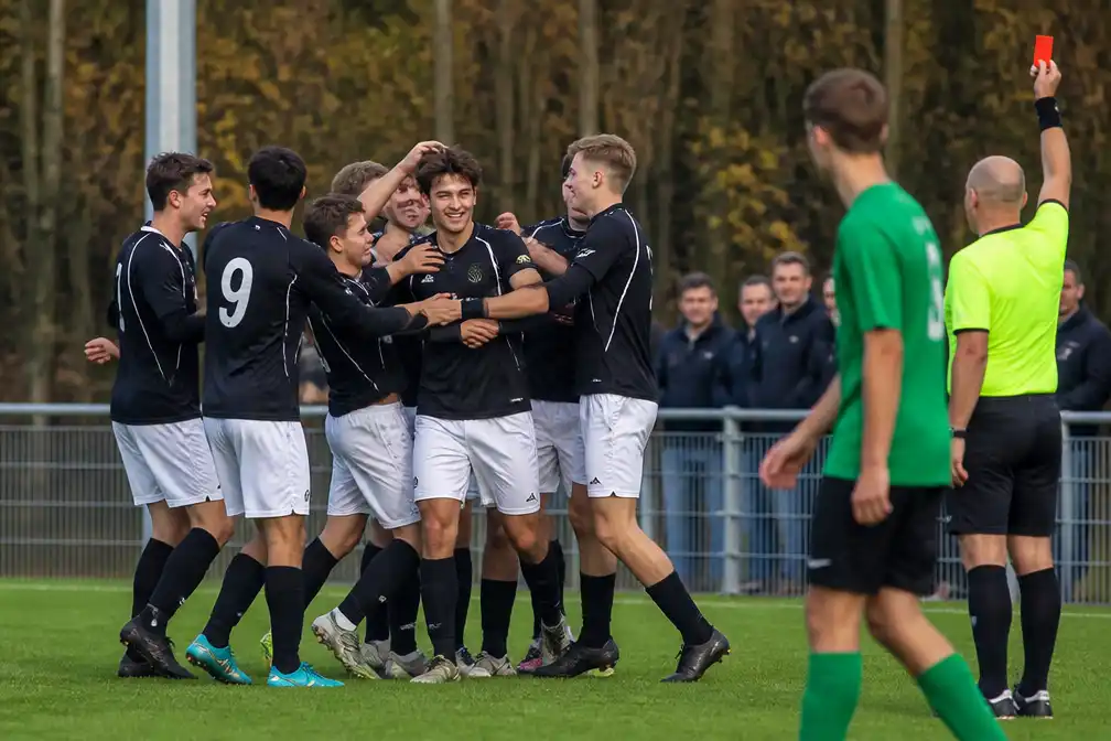 17-jarige debutant Jurre Sanders matchwinner bij Hapert tegen Hoogeloon