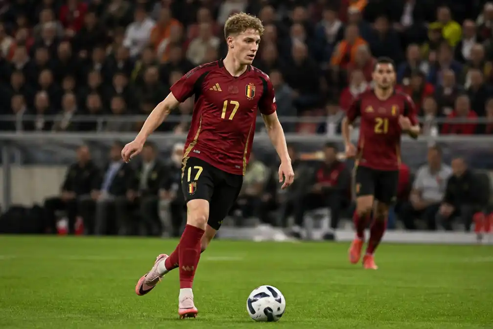 Mika Godts start in alle drie de interlands en betaalt vertrouwen Van Bommel terug