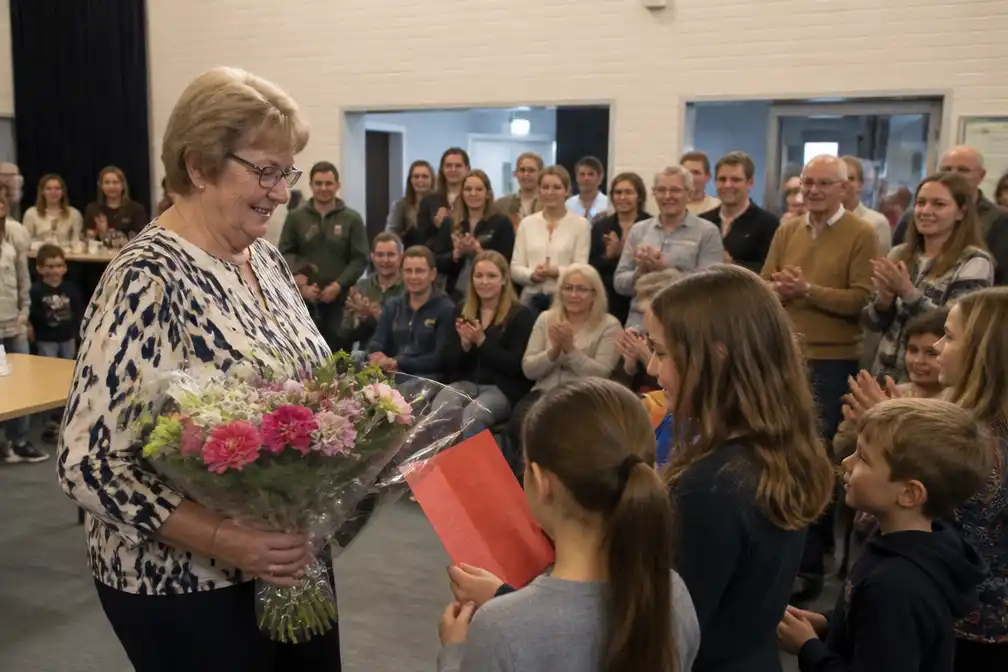 Onthaalmoeder Viviane D'hooge na 43 jaar uitgewuifd in Langerbrugge