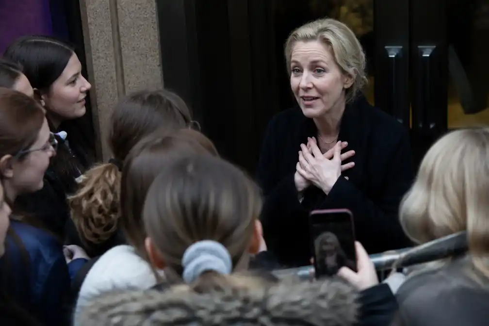Gillian Anderson vraagt West End-fans niet meer op de eerste rij te zitten