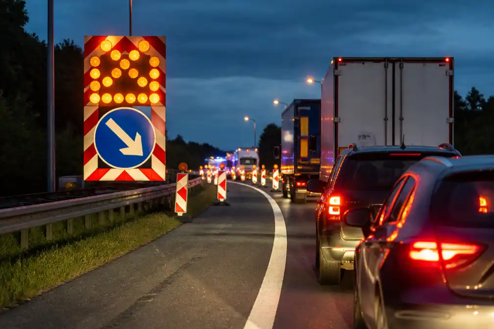 E313 bij Geel-Oost richting Antwerpen volledig versperd na ongeval