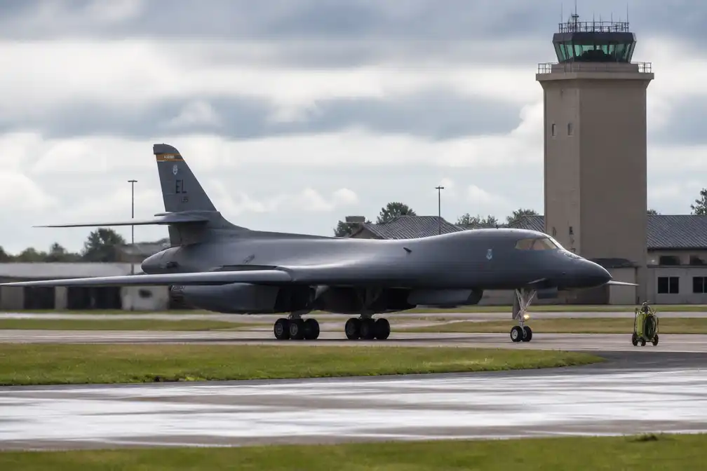VS halen langeafstandsbommenwerpers weg van Britse basis Fairford om dreiging Iraanse drones