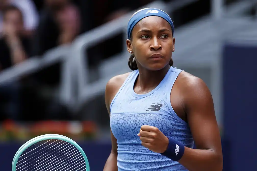 Gauff hekelt online racisme na zege op Sun Xinran in Peking
