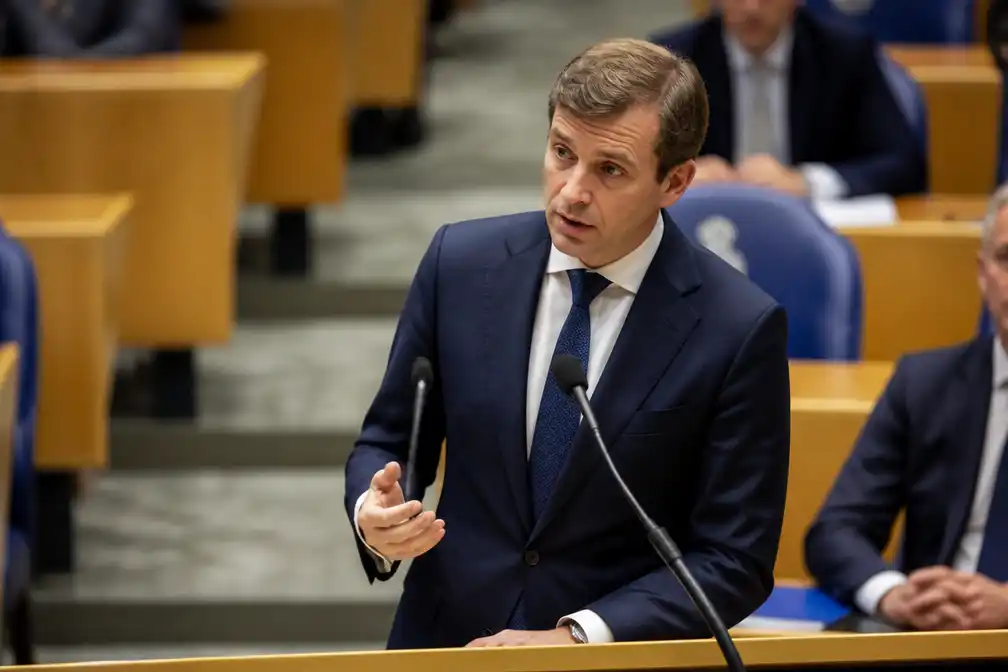 Van Weel noemt afpersingssite 'verschrikkelijk' en biedt Antwerpse politie hulp aan