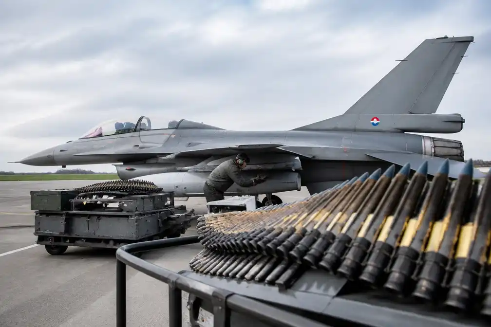 Nederland onderzoekt extra munitie voor boordkanonnen F-16's Oekraïne
