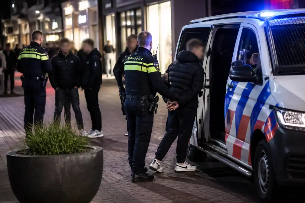 Burgemeester roept ouders op tot actie na dagenlange overlast in Hoogeveen
