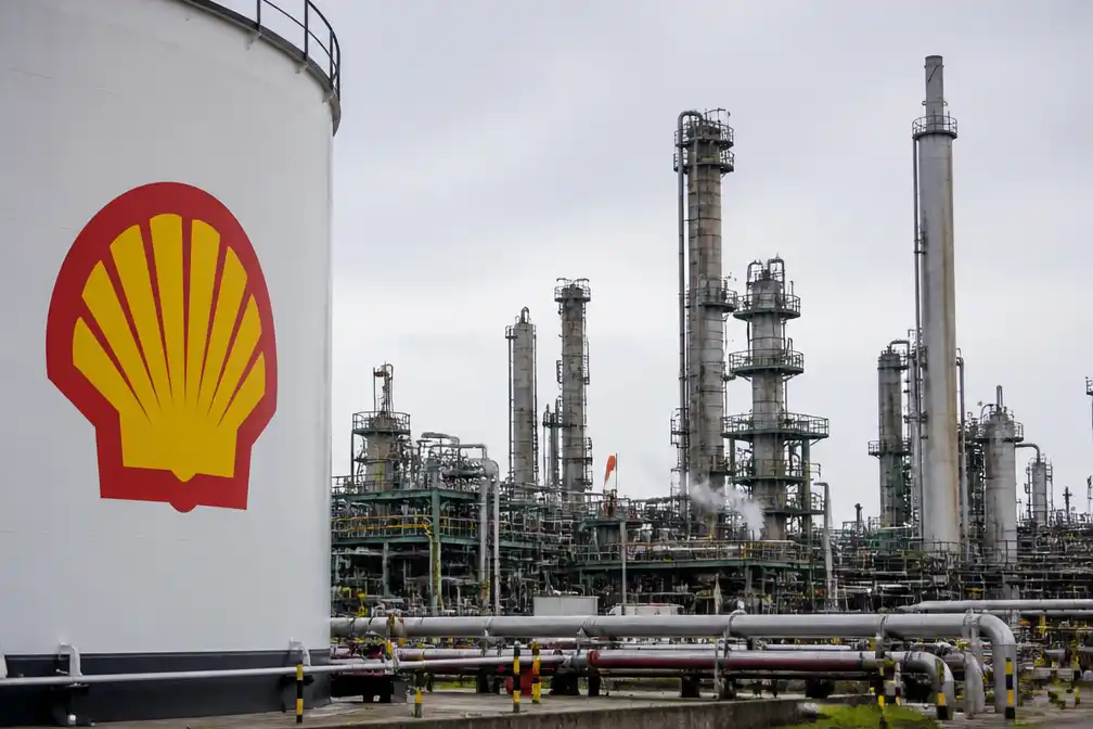 Shell boekt recordresultaten op raffinage door schaarste aan diesel en benzine