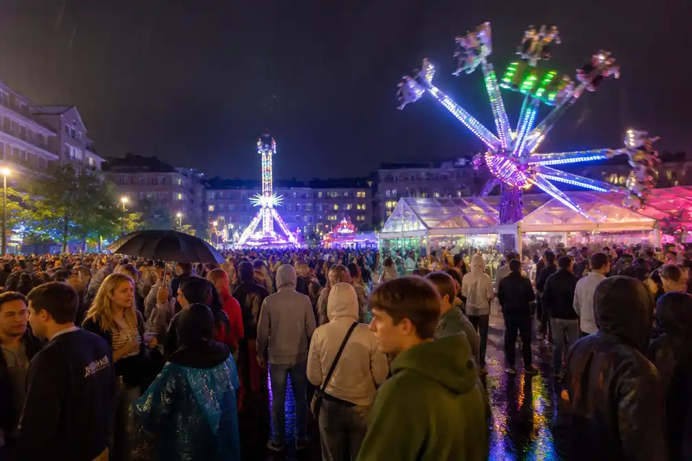 Duizenden studenten openen academiejaar op Student Take-Off in Hasselt ondanks regen