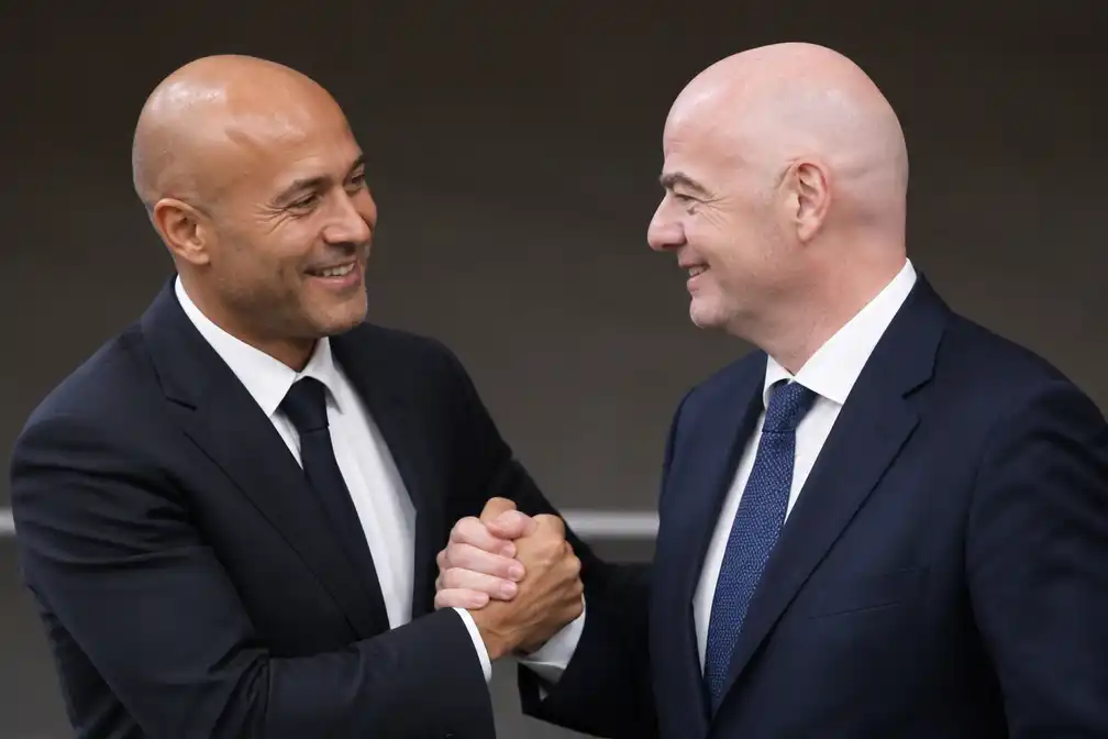 Oud-prof Ramon Vega wil FIFA-baas Infantino in 2027 uitdagen