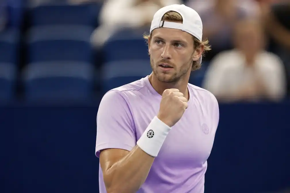 Zizou Bergs ruimt eerste horde op bij Masters 1000 in Shanghai