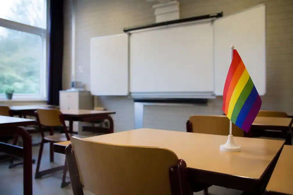 COC: zorgelijk dat deel scholen weerstand ervaart rond Paarse Vrijdag, Tielen reageert