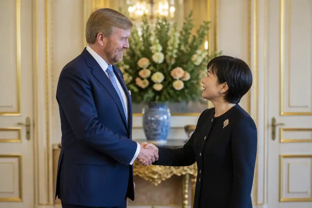 Koning Willem-Alexander ontvangt ICC-president Tomoko Akane op Huis ten Bosch