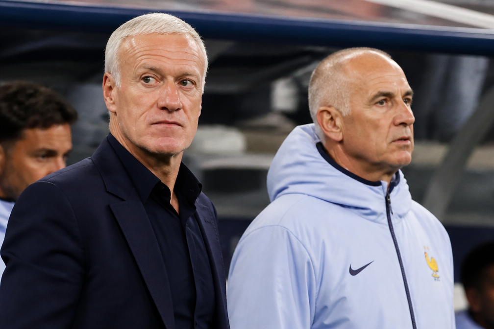 Bondscoach Deschamps sluit zaterdag weer aan na uitvaart moeder