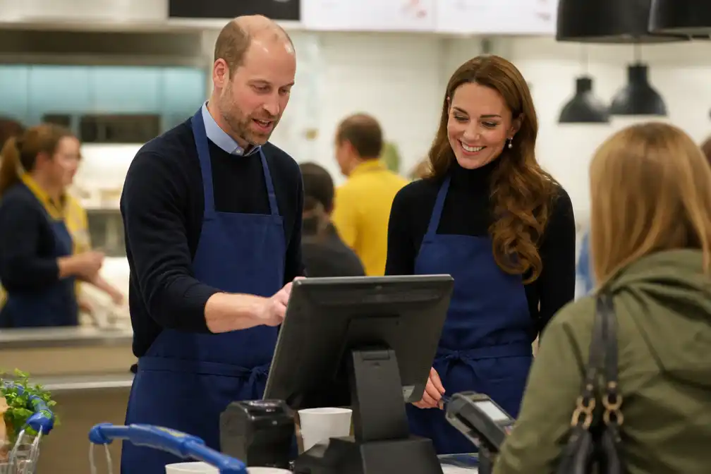 Prins William en prinses Catherine verrassen klanten in IKEA Belfast