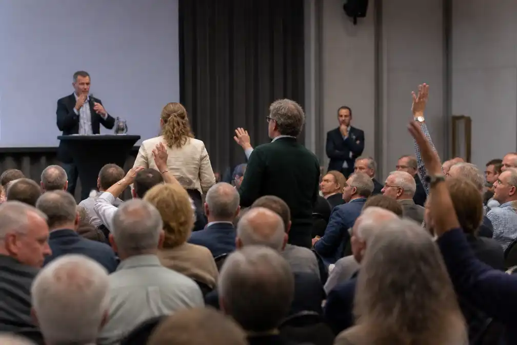 Ledenvergadering NSC in Breda eindigt in chaos na aftreden voltallig bestuur
