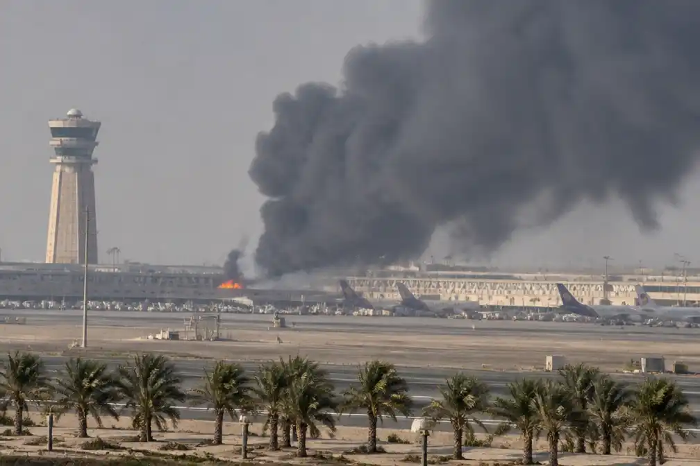 Houthi's waarschuwen voor Saudische luchthavens na dodelijke aanval op Riyad