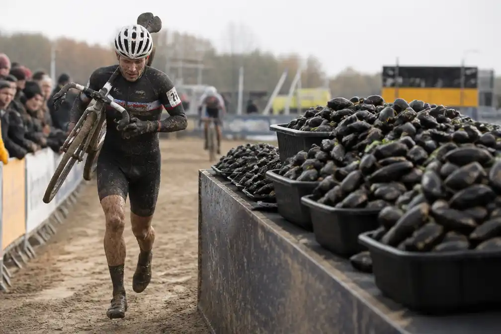 Belgisch veldritseizoen opent in Dendermonde met 100 kilogram mosselen als prijs
