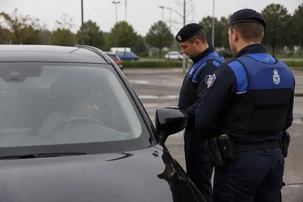 Marechaussee nam ten onrechte 24.150 euro af van dronken man in slaap in Venlo