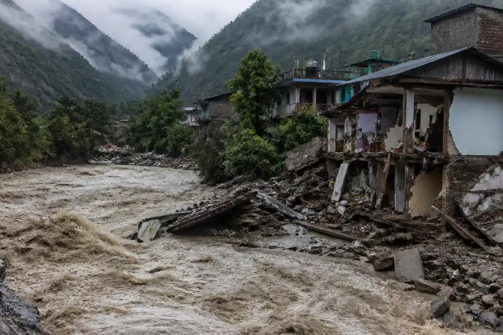 Vloedgolf in midden Nepal verwoest huizen en bruggen, vijf mensen vermist