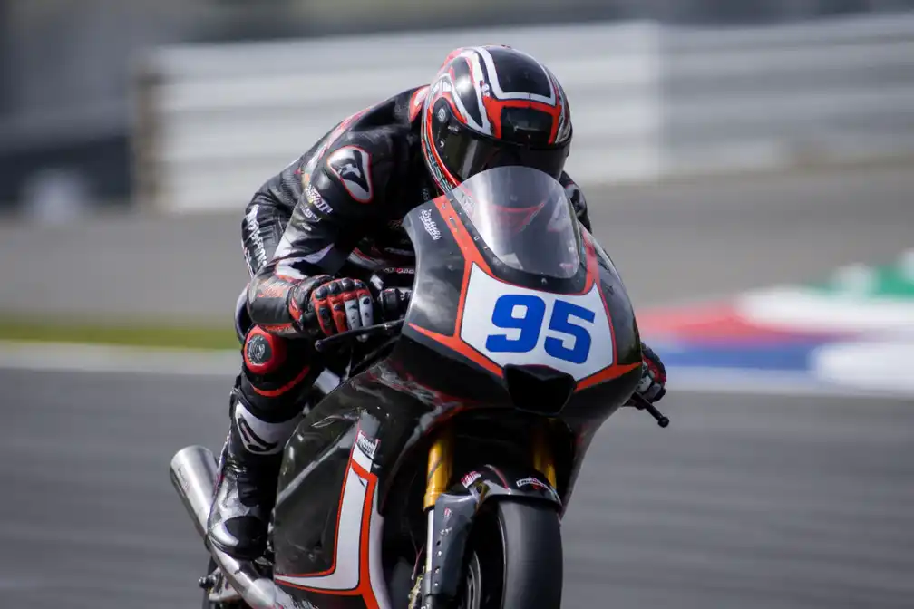 De man achter de helm: Collin Veijer uit Staphorst in TT Assen