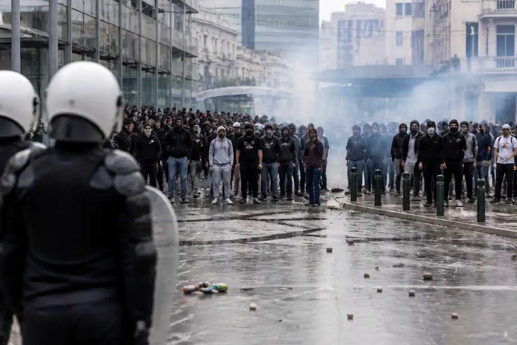Opnieuw rellen aan Brussel-Zuid bij protest tegen onderwijsbesparingen