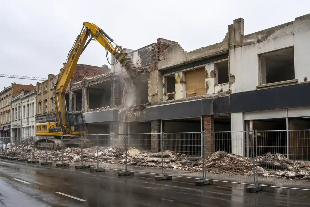 Sloop Reinaert Galerij in Sint-Niklaas gestart: plaats voor doorsteek en 39 woningen