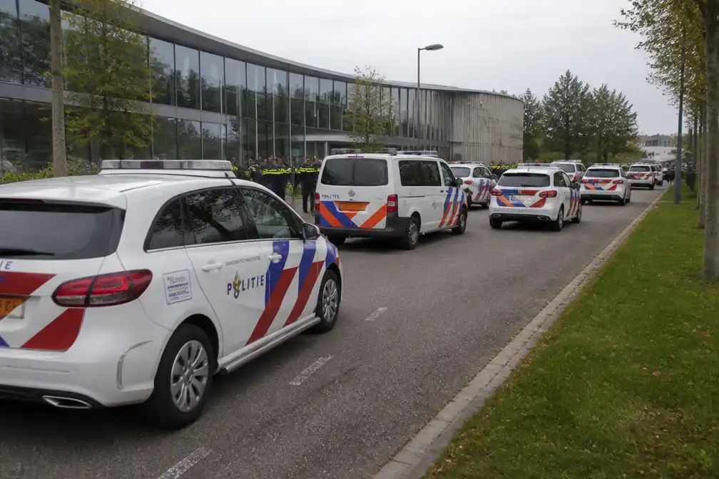 Politie rukt met elf wagens uit naar ruzie bij uitvaartcentrum Nijmegen
